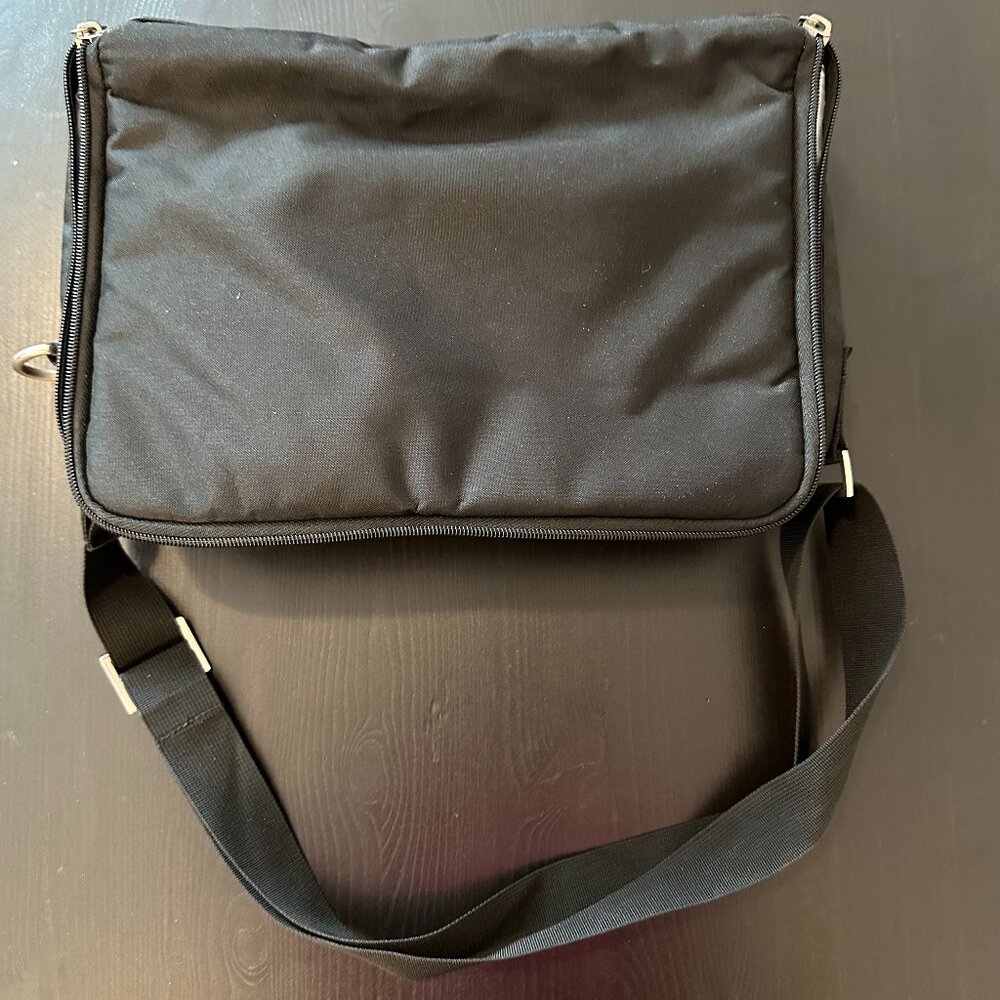 Insulated Lunch Cooler Bag – Black Shoulder Style with Monogram - Picture 3 of 4